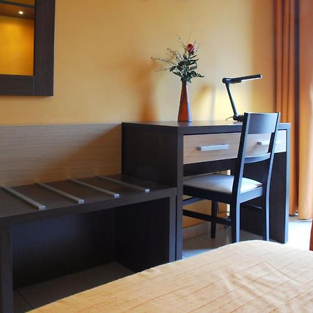 Hotel Michelangelo Терамо Екстериор снимка