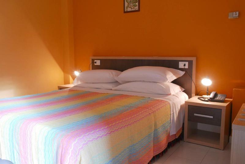 Hotel Michelangelo Терамо Екстериор снимка