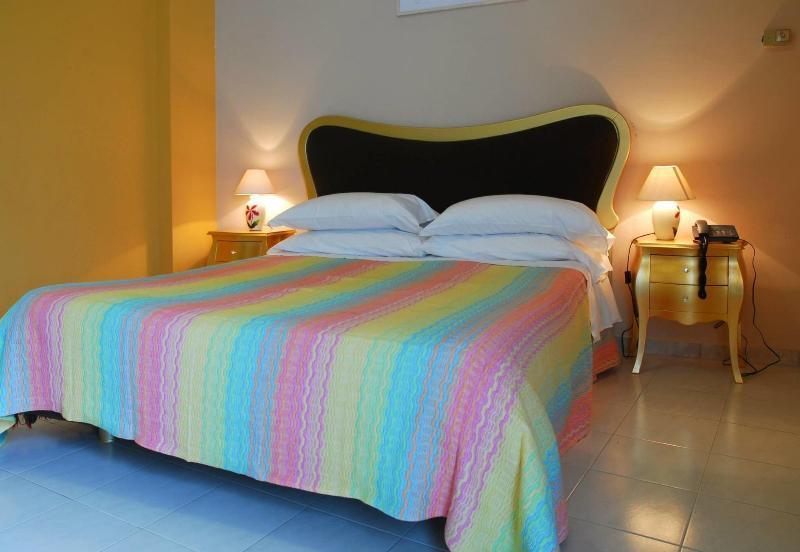 Hotel Michelangelo Терамо Екстериор снимка