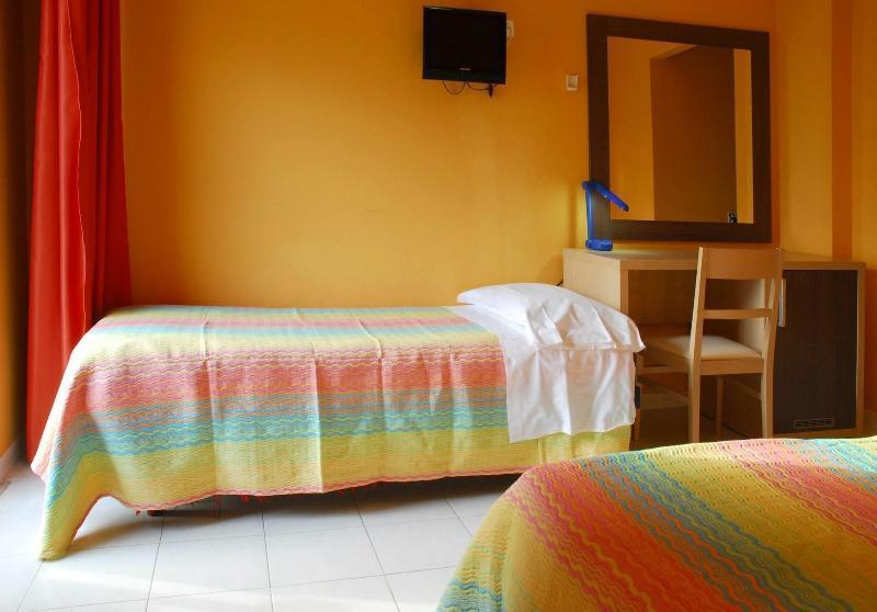 Hotel Michelangelo Терамо Екстериор снимка