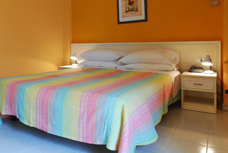 Hotel Michelangelo Терамо Екстериор снимка