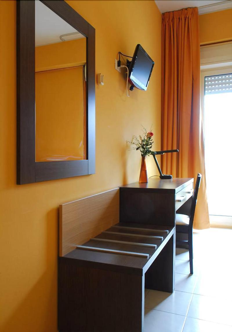 Hotel Michelangelo Терамо Екстериор снимка