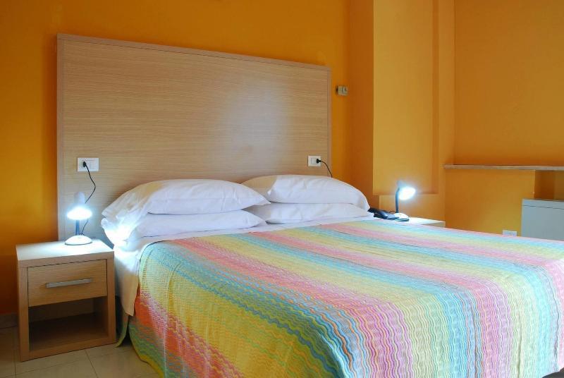 Hotel Michelangelo Терамо Екстериор снимка