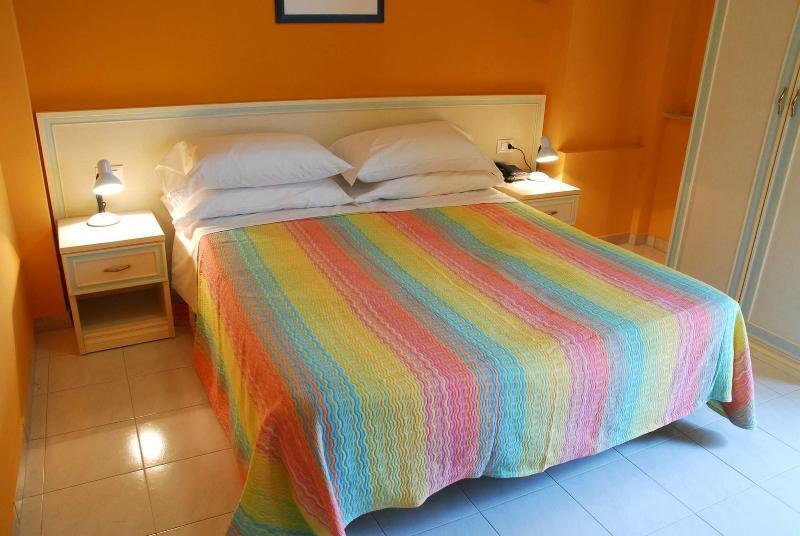 Hotel Michelangelo Терамо Екстериор снимка