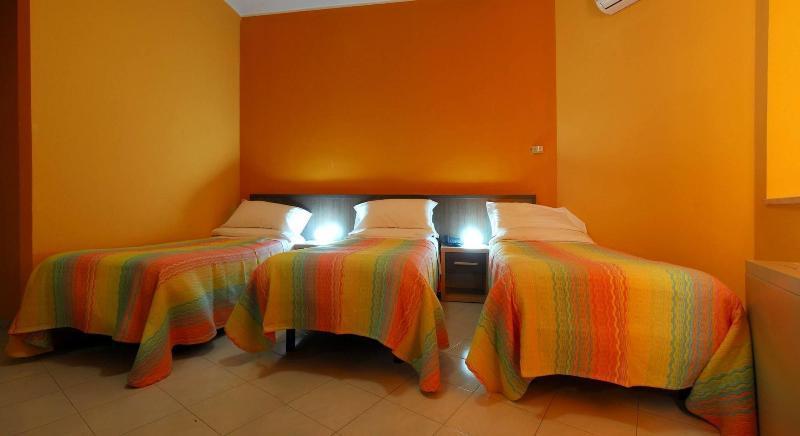 Hotel Michelangelo Терамо Екстериор снимка