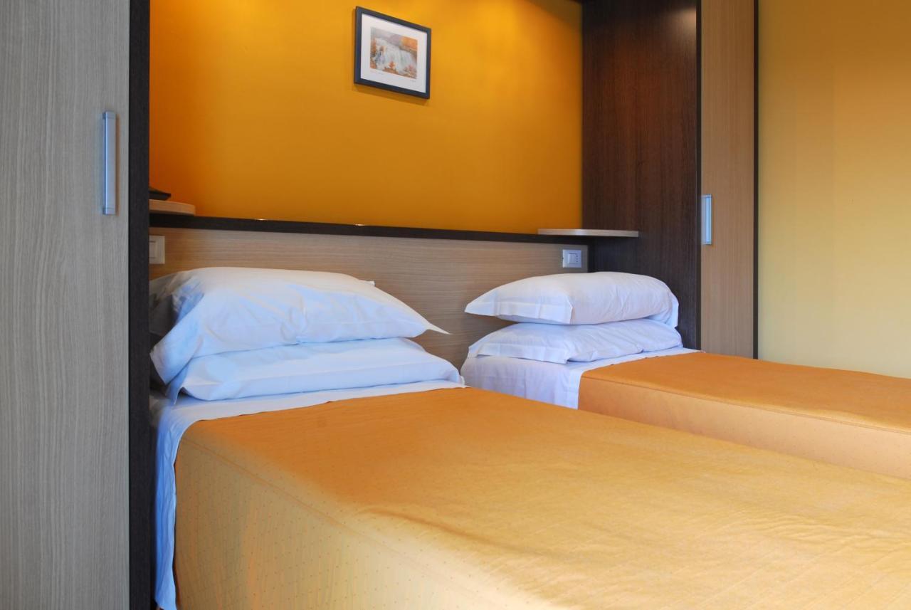 Hotel Michelangelo Терамо Екстериор снимка