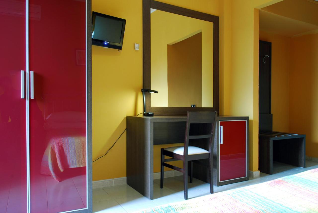 Hotel Michelangelo Терамо Екстериор снимка