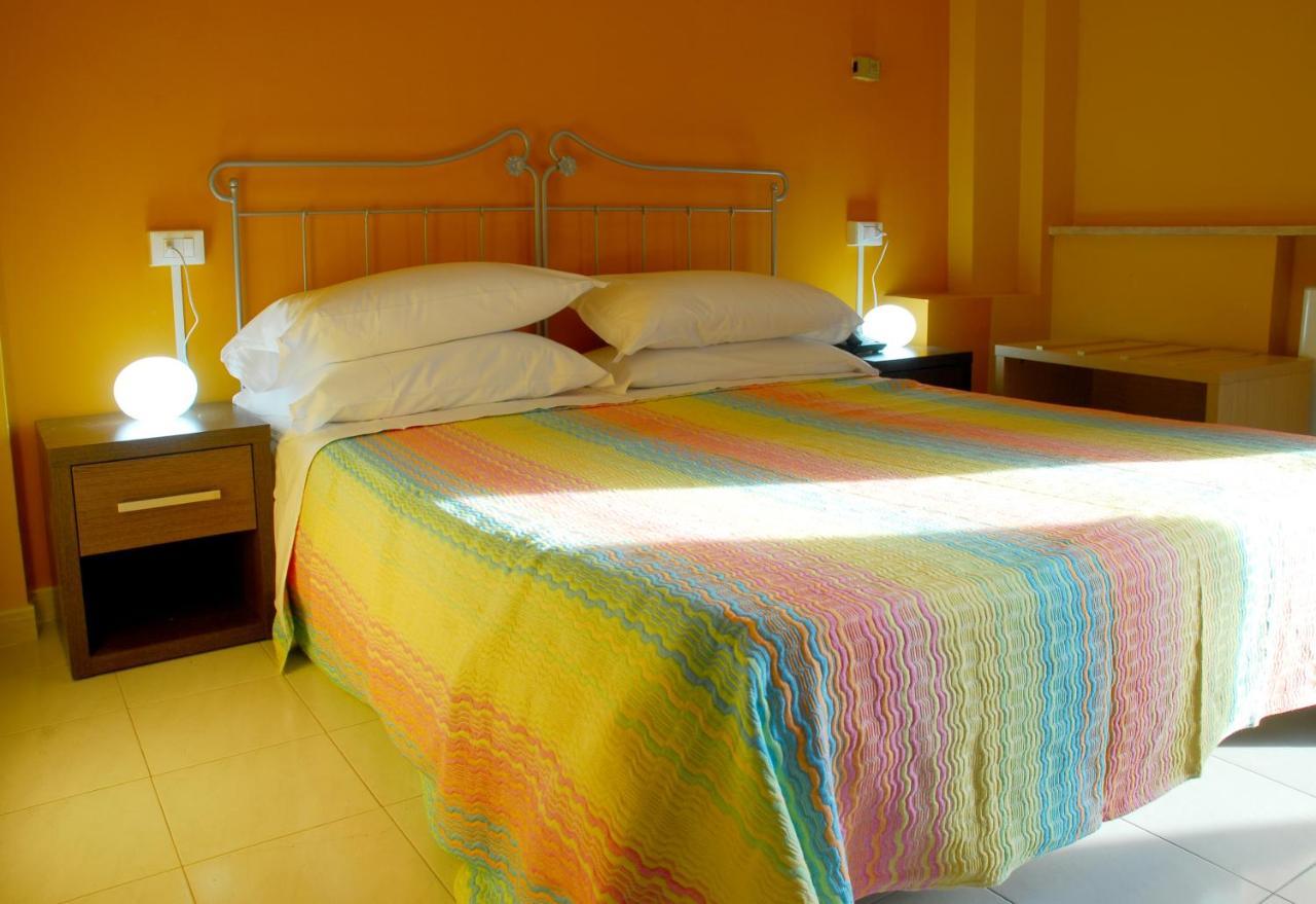 Hotel Michelangelo Терамо Екстериор снимка