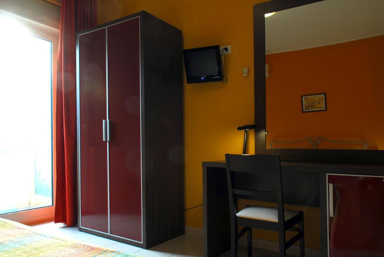 Hotel Michelangelo Терамо Екстериор снимка
