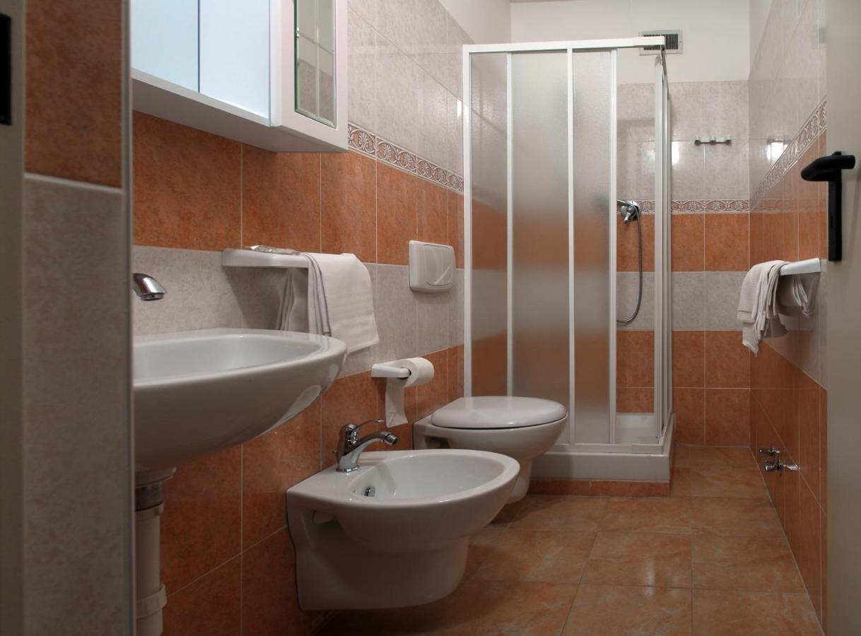 Hotel Michelangelo Терамо Стая снимка