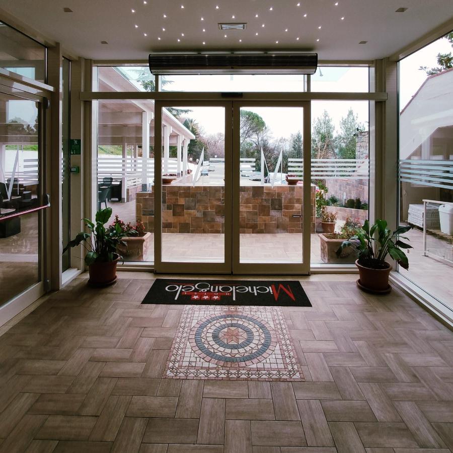 Hotel Michelangelo Терамо Екстериор снимка